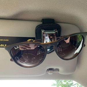 GLASSES HOLDER FOR CAR VISOR